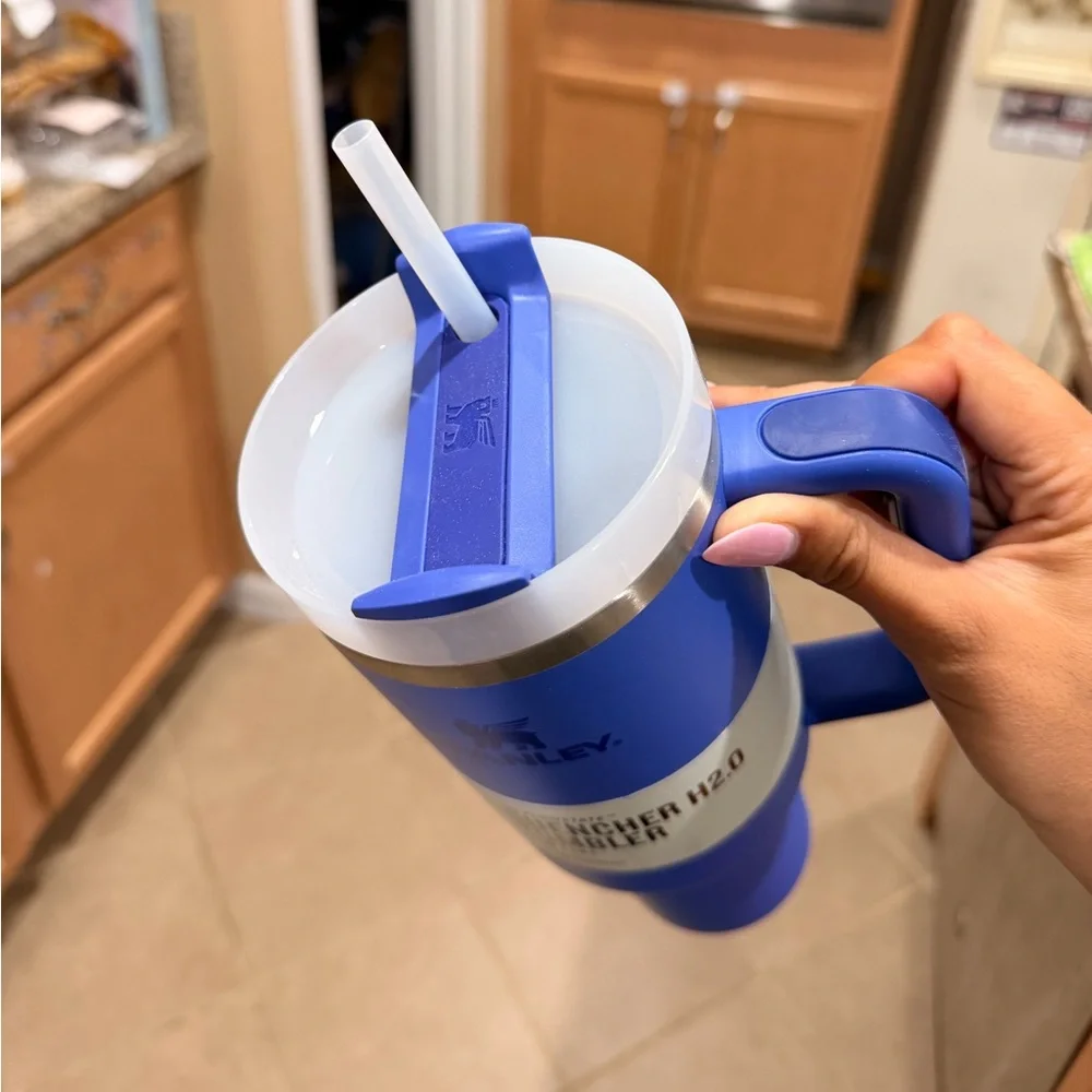 Stanley cup - Picture 2 of 3